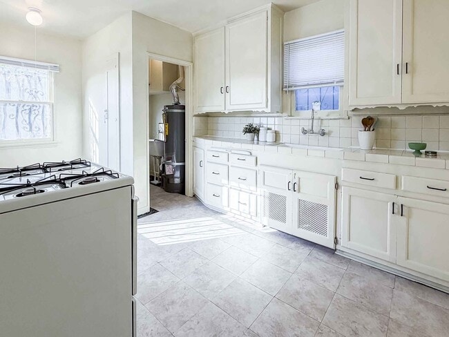 Building Photo - 3427 12th Ave