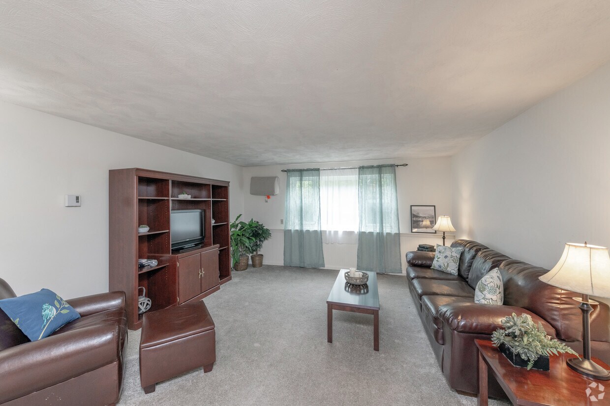 Brook Haven Estates Rentals in Attleboro at 75 Thacher Brook Cir