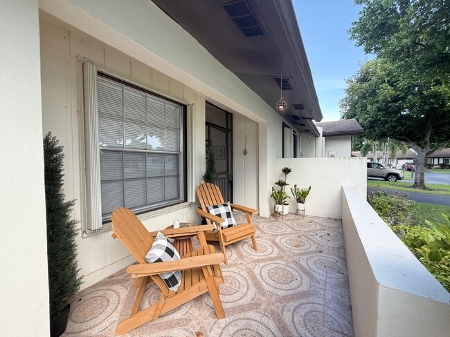 Building Photo - 15860 Laurel Oak Cir