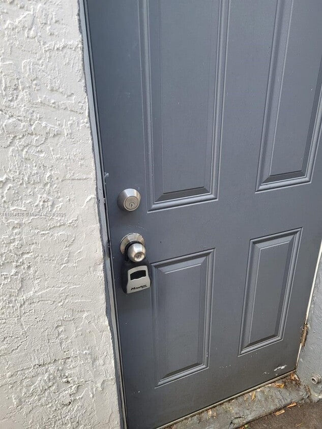 Primary Photo - 2910 NW 6th Ct