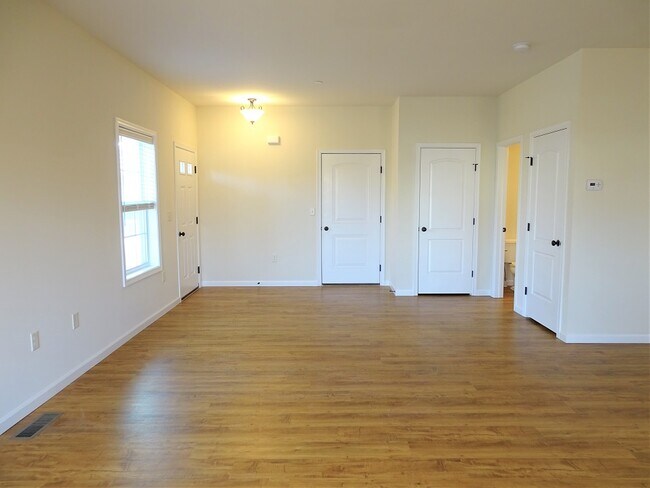 Foto del edificio - 345 Cedar Holw