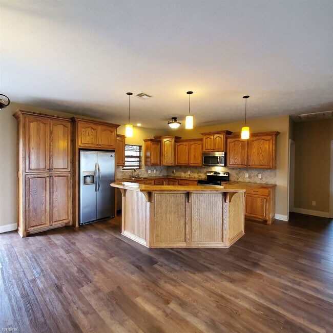Building Photo - 3 br, 2 bath House - 6045 Ava Lane