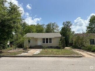 Building Photo - 611 E 48th St
