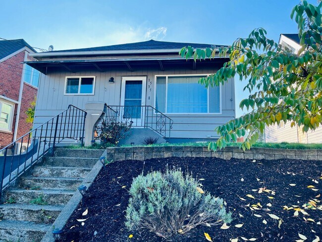 Foto del edificio - Charming West Bremerton Home