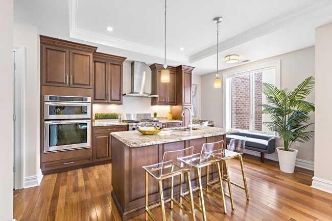 Building Photo - 250 Henley Pl