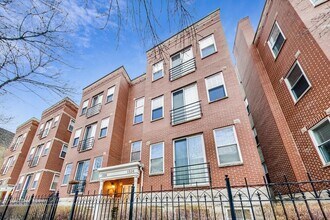 Building Photo - 1328 W Belmont Ave