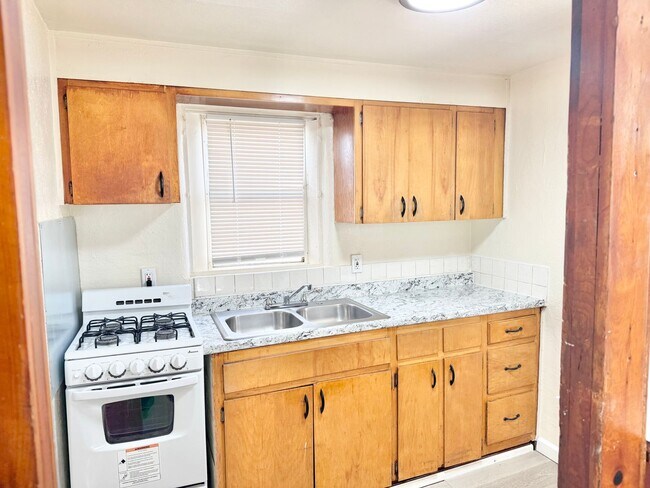 Foto del edificio - 1 Bedroom with Den Available Now