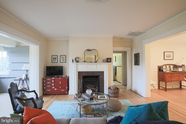 Building Photo - 4300 Roland Ave