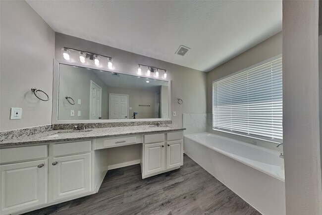 Building Photo - 14906 Woodcypress Ln