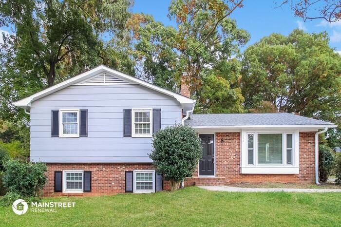 Primary Photo - 2931 CARROLLWOOD DR, WINSTON SALEM, NC 27103