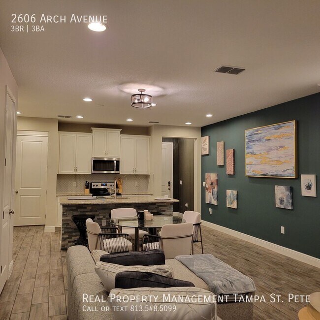 Foto del edificio - LUXURIOUS OLDSMAR TOWNHOUSE