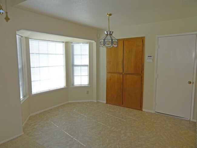 Building Photo - Great house for rent in North Highlands