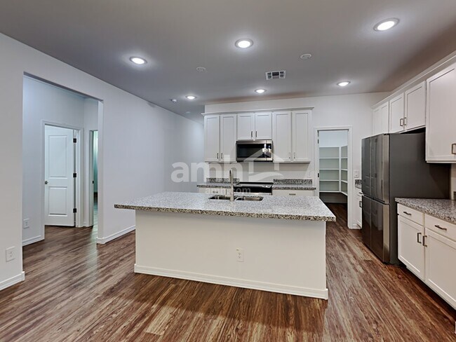 Building Photo - 815 S 150th Dr