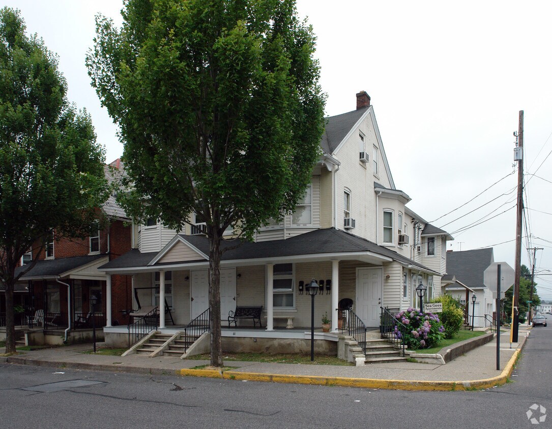 Primary Photo - Sea Gees Apartments
