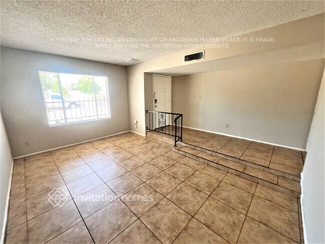 Building Photo - 4607 W Orangewood Ave