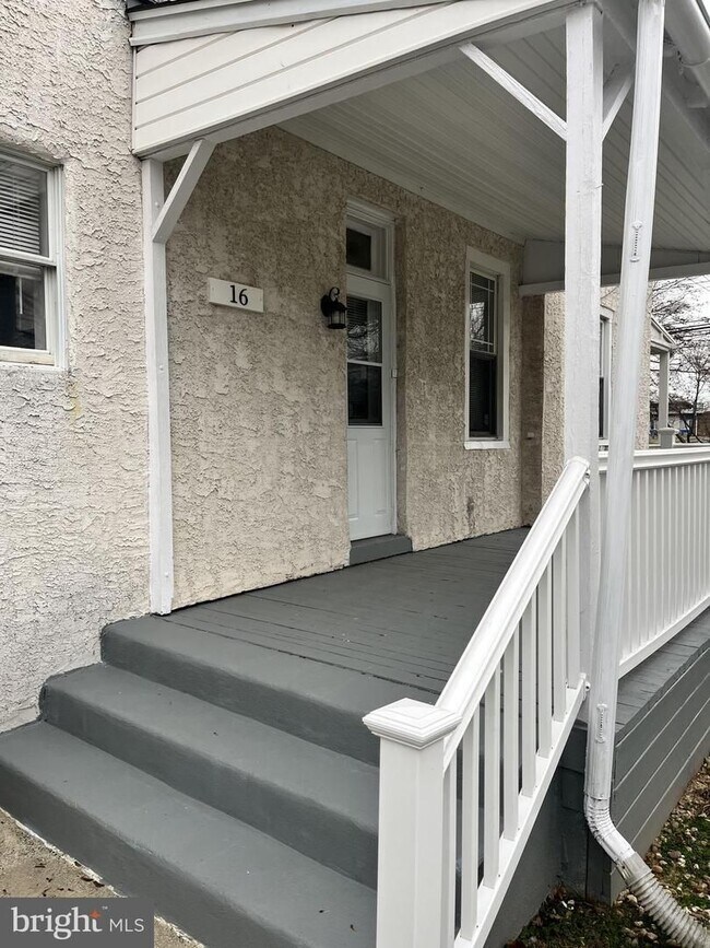 Building Photo - Welcome to 16 N Schuykill!