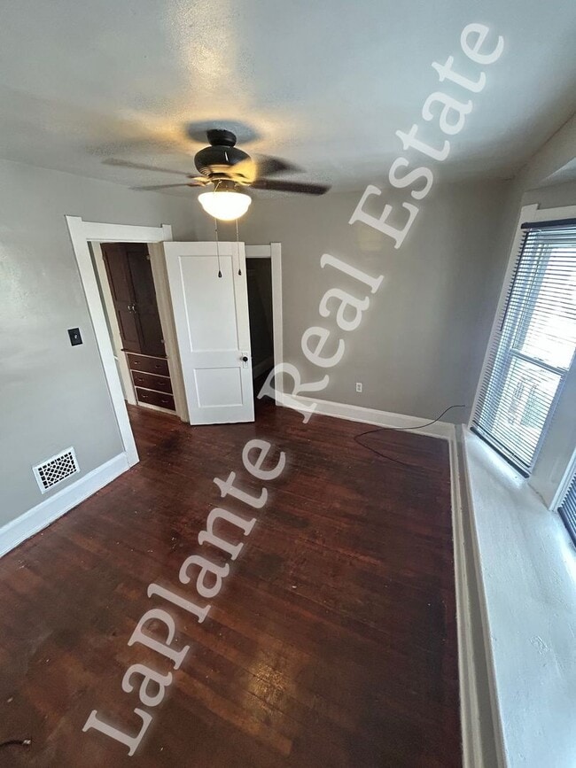 Foto del edificio - Comfy 3-Bedroom Home with Classic Charm in Toledo’s Old South End