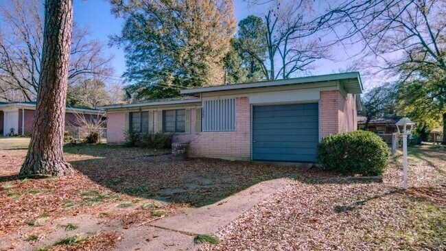 Building Photo - 132 Park Cir