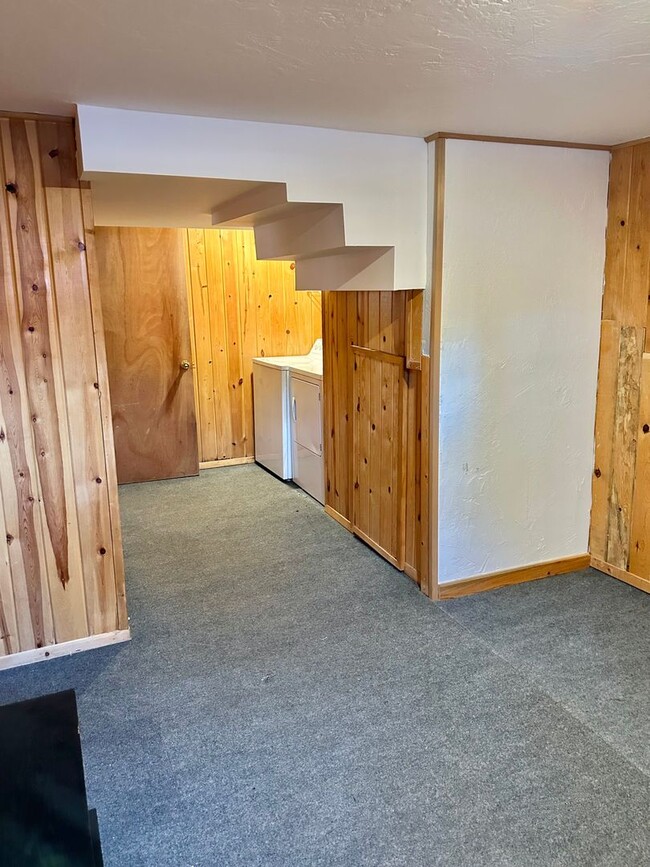 Building Photo - Apartment in downtown Kalispell