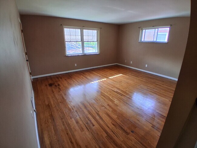 Foto del edificio - 556 Rosemont Ave