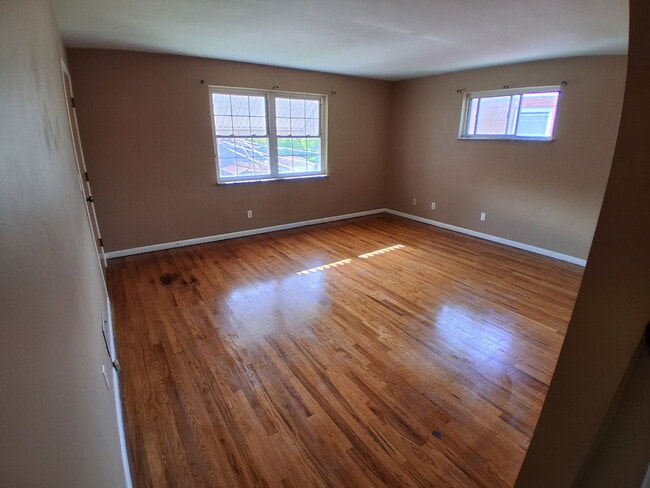 Building Photo - 556 Rosemont Ave