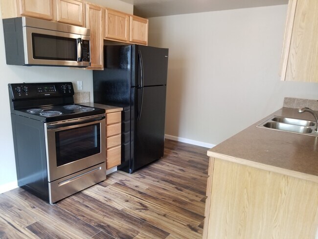 Foto del edificio - Spacious & Updated 3-Bed, 2-Bath Duplex in...