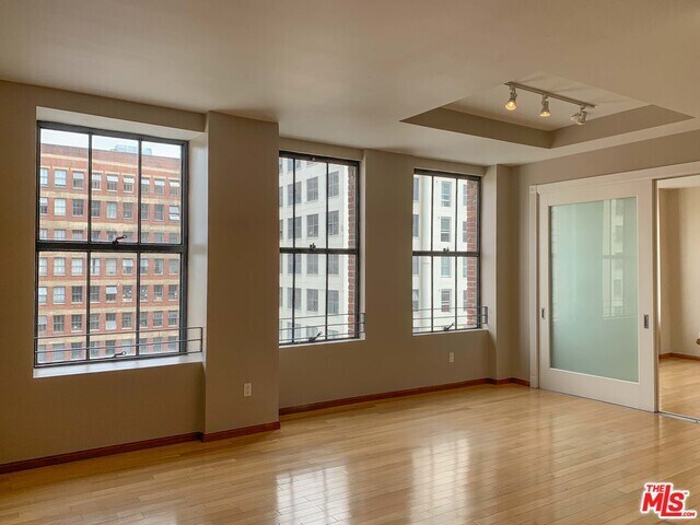 Primary Photo - 541 S Spring St