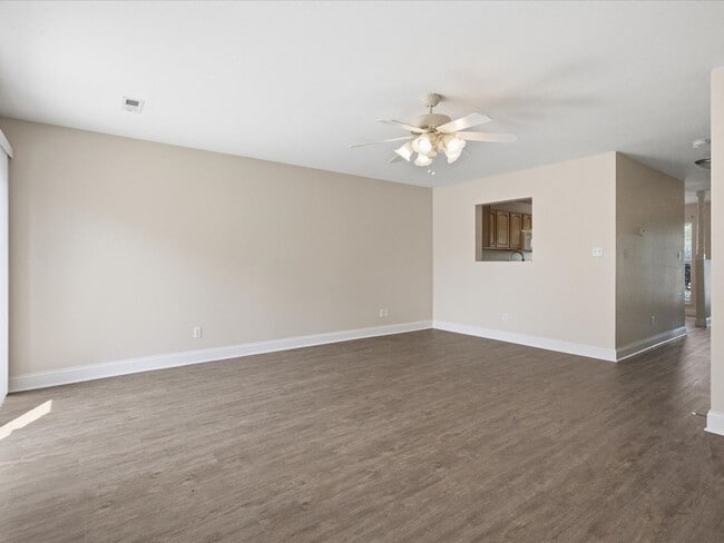 Photo - City of Maryville 37801 - Beautifully Updated 2-Bedroom, 2.5-Bath Townhome. Contact Vicki Everbac...