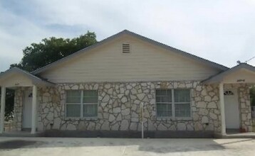 Building Photo - 302 Loy Dr