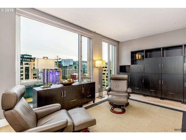 Building Photo - Stunning Pearl District Corner Unit with F...