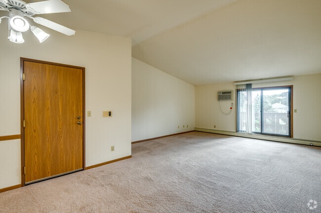 2 BR, 1 BA - 1,200SF - Central Park Apartments