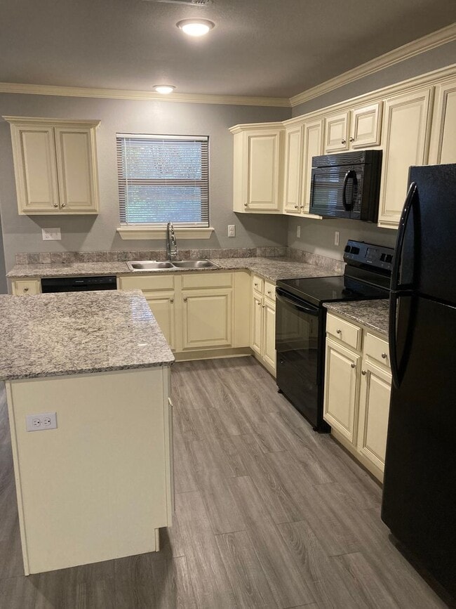 Foto del edificio - NOW PRE-LEASING Adorable 3 bedroom 3.5 bath unit!!!