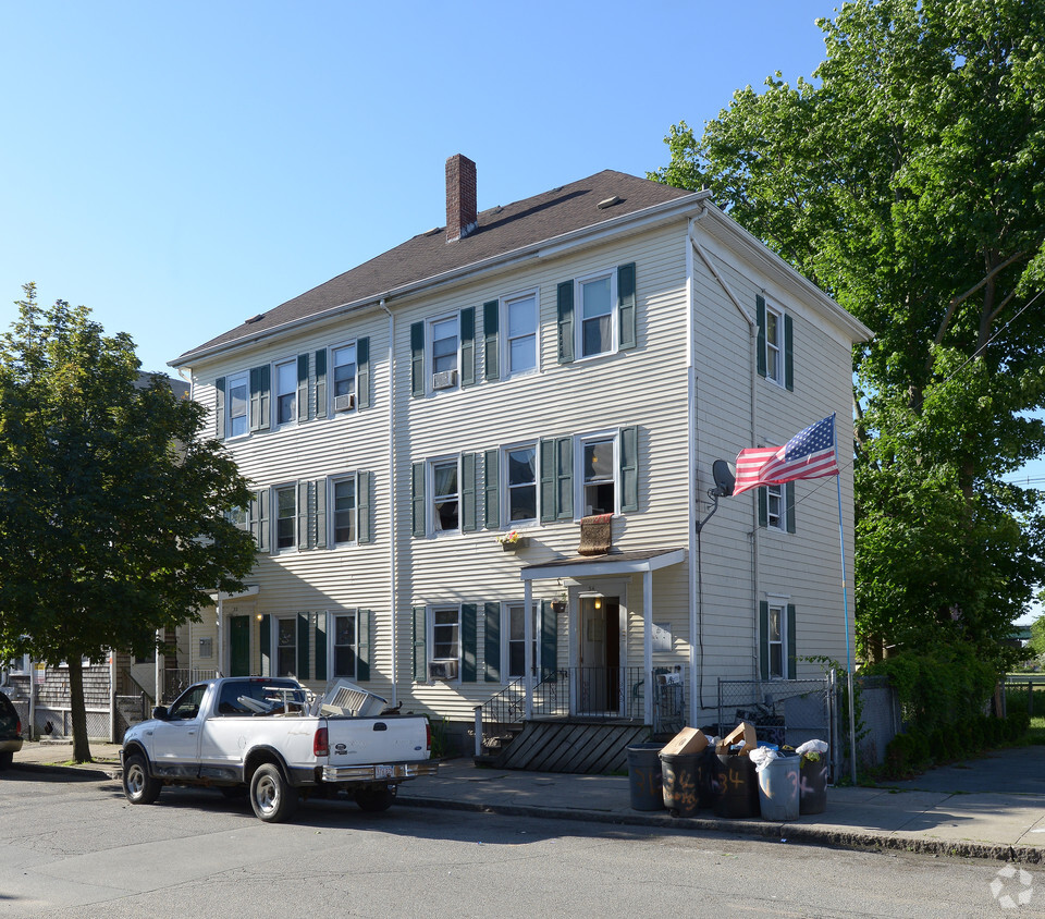 Primary Photo - 32-38 Bentley St