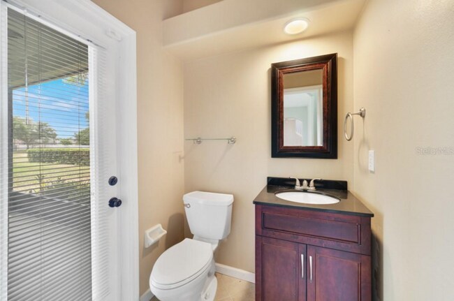 Building Photo - Stunning 5/2.5 Spacious Home with a 3 Car ...