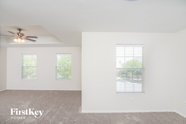 Building Photo - 8503 Silver Willow