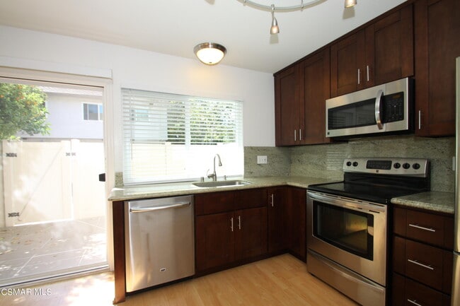 Building Photo - 2639 La Paloma Cir