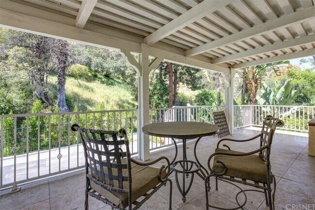 Foto del edificio - 16383 Royal Hills Dr