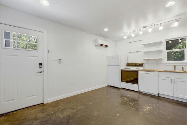 Foto del edificio - 4805 Brighton Rd