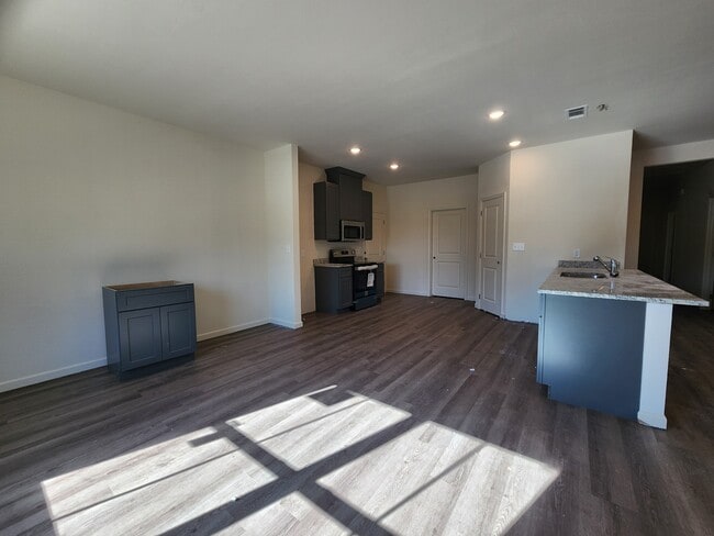 Building Photo - 12103 Pendarvis Ln