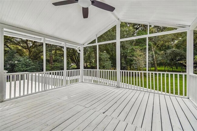 Foto del edificio - 34633 Missionary Rd