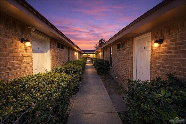 Building Photo - 12 Gastel Cir