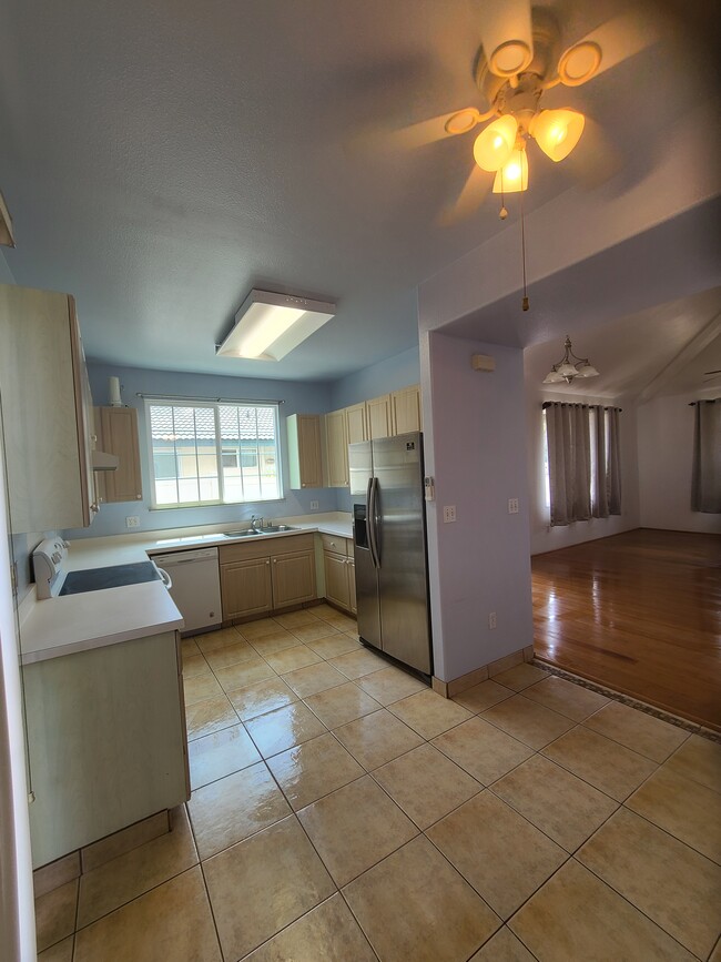 Kitchen - 91-1093 Aukahi St