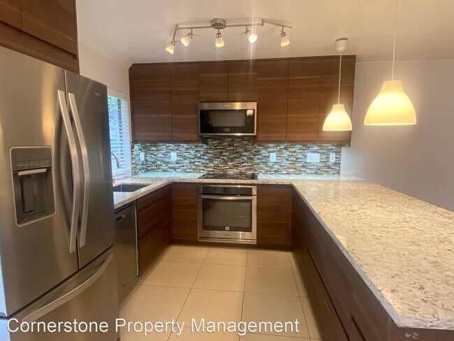 Foto del edificio - 3 br, 2 bath House - 819 Poplar Ave