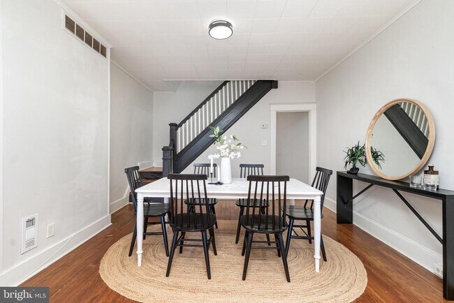 Building Photo - 3822 6th St