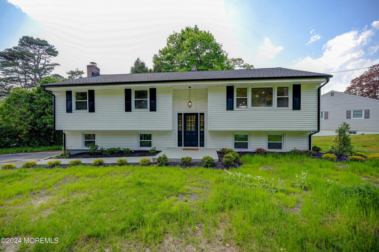 Primary Photo - 2423 Cypress St