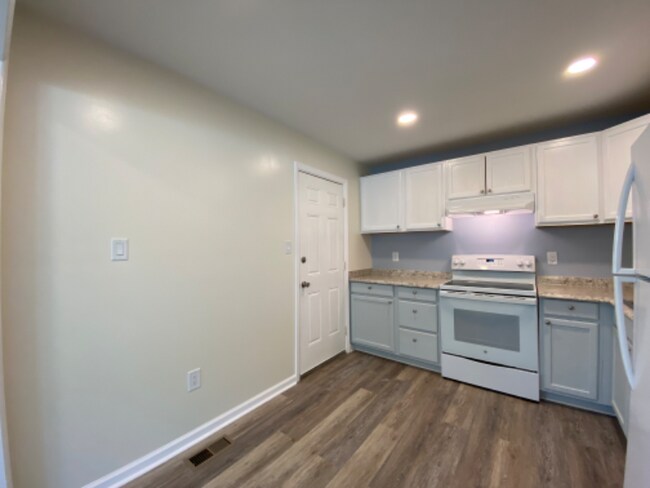 Building Photo - 337 D St