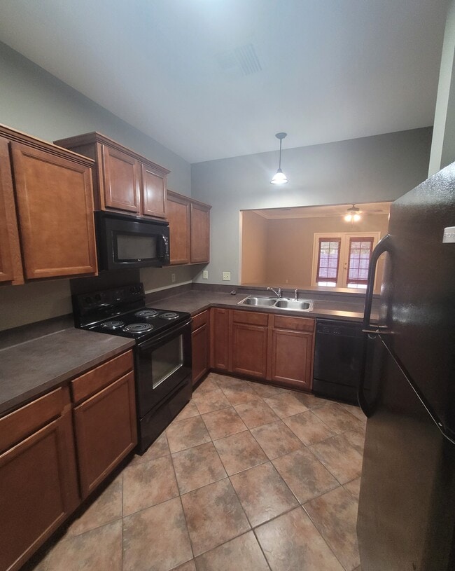 Building Photo - 8 Townhouse Cv