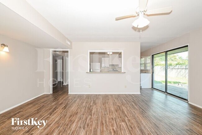Foto del edificio - 4906 Stagecoach Ln