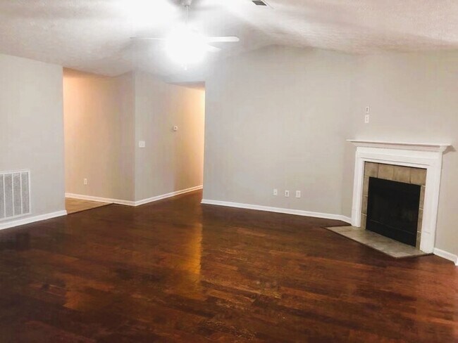 Foto del edificio - Beautiful 3b Room!Move in ready!