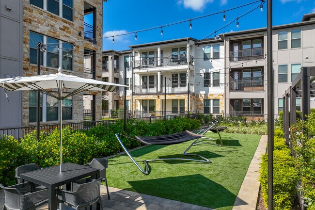 Área de la piscina - Alexan Gruene Crossing